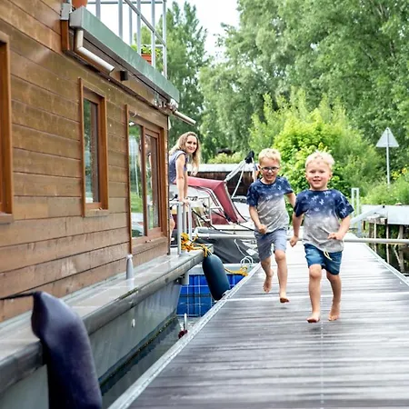 Houseboat Bonanza Prague Hotel Exterior photo