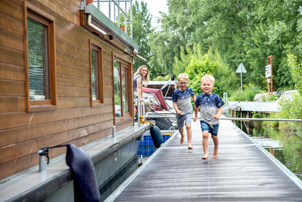 Houseboat Bonanza Ботель Прага